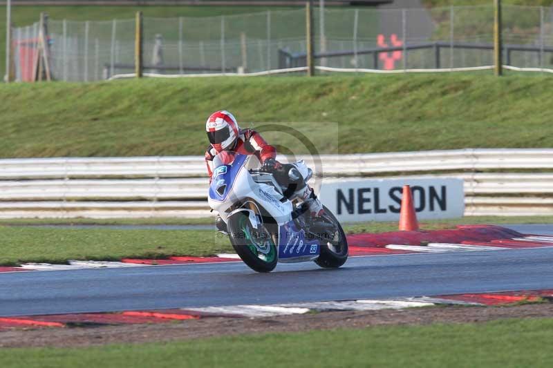 Motorcycle action photographs;Trackday digital images;event digital images;eventdigitalimages;no limits trackday;peter wileman photography;snetterton;snetterton circuit norfolk;snetterton photographs;trackday;trackday photos