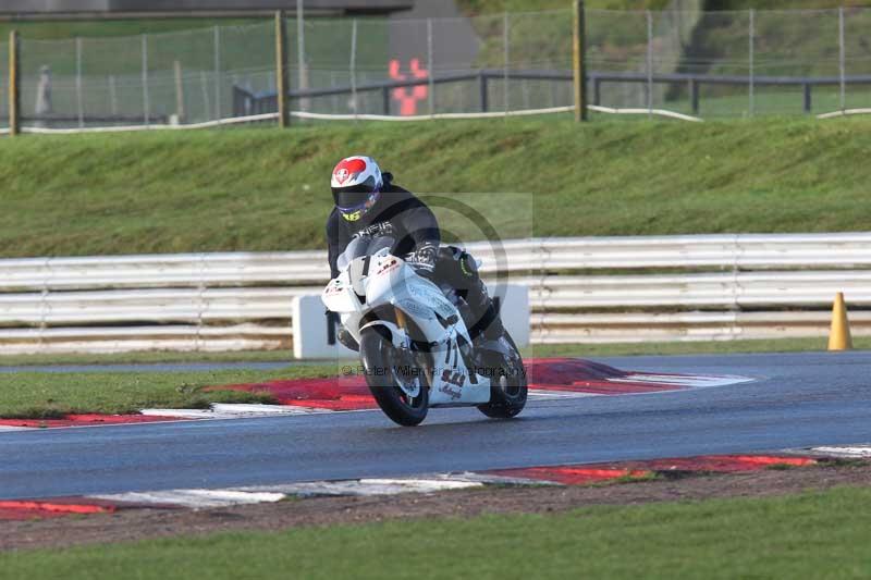 Motorcycle action photographs;Trackday digital images;event digital images;eventdigitalimages;no limits trackday;peter wileman photography;snetterton;snetterton circuit norfolk;snetterton photographs;trackday;trackday photos