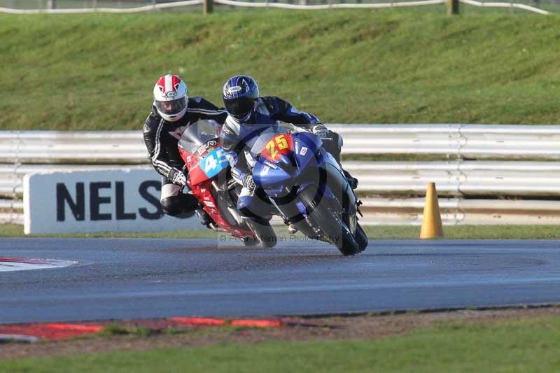 Motorcycle action photographs;Trackday digital images;event digital images;eventdigitalimages;no limits trackday;peter wileman photography;snetterton;snetterton circuit norfolk;snetterton photographs;trackday;trackday photos