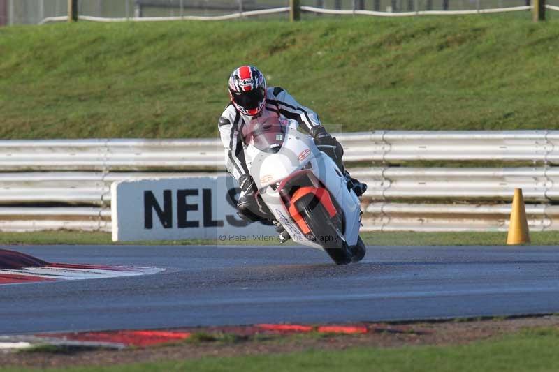 Motorcycle action photographs;Trackday digital images;event digital images;eventdigitalimages;no limits trackday;peter wileman photography;snetterton;snetterton circuit norfolk;snetterton photographs;trackday;trackday photos