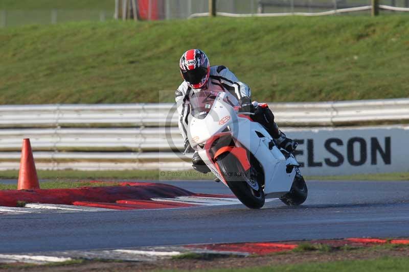 Motorcycle action photographs;Trackday digital images;event digital images;eventdigitalimages;no limits trackday;peter wileman photography;snetterton;snetterton circuit norfolk;snetterton photographs;trackday;trackday photos