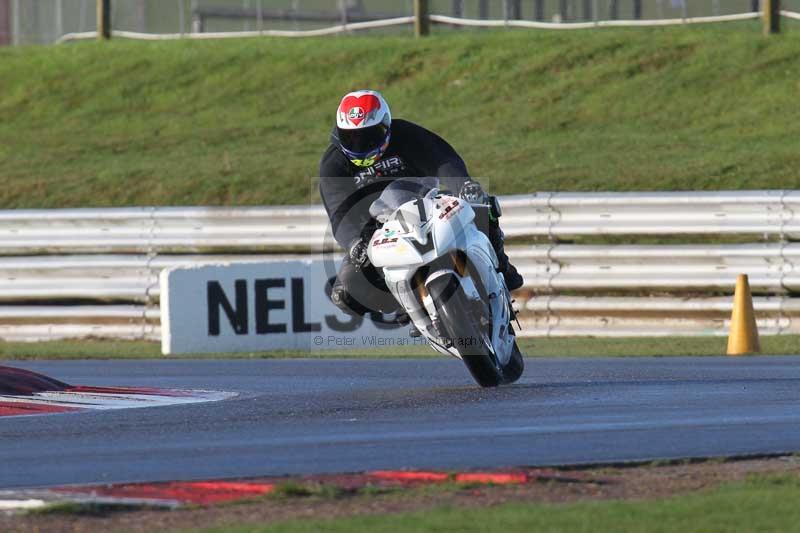 Motorcycle action photographs;Trackday digital images;event digital images;eventdigitalimages;no limits trackday;peter wileman photography;snetterton;snetterton circuit norfolk;snetterton photographs;trackday;trackday photos
