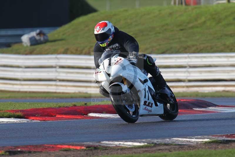 Motorcycle action photographs;Trackday digital images;event digital images;eventdigitalimages;no limits trackday;peter wileman photography;snetterton;snetterton circuit norfolk;snetterton photographs;trackday;trackday photos