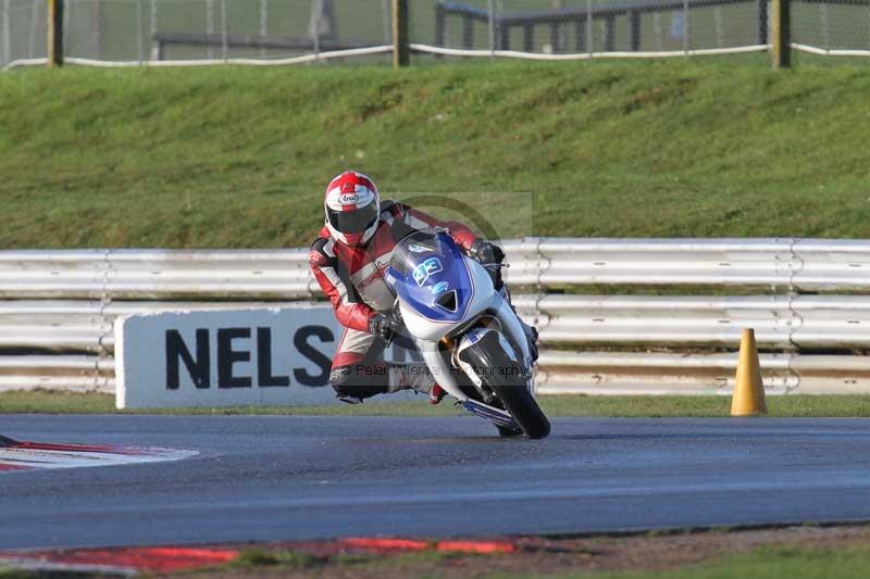 Motorcycle action photographs;Trackday digital images;event digital images;eventdigitalimages;no limits trackday;peter wileman photography;snetterton;snetterton circuit norfolk;snetterton photographs;trackday;trackday photos