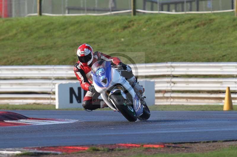 Motorcycle action photographs;Trackday digital images;event digital images;eventdigitalimages;no limits trackday;peter wileman photography;snetterton;snetterton circuit norfolk;snetterton photographs;trackday;trackday photos