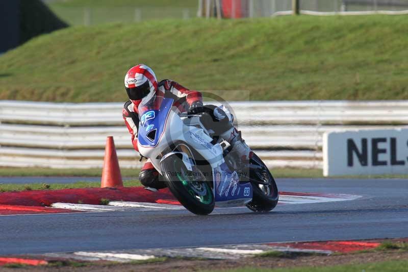 Motorcycle action photographs;Trackday digital images;event digital images;eventdigitalimages;no limits trackday;peter wileman photography;snetterton;snetterton circuit norfolk;snetterton photographs;trackday;trackday photos