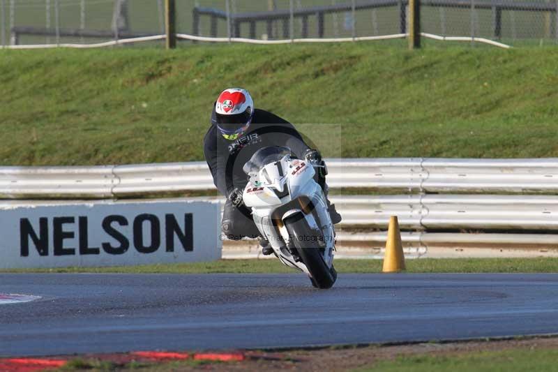 Motorcycle action photographs;Trackday digital images;event digital images;eventdigitalimages;no limits trackday;peter wileman photography;snetterton;snetterton circuit norfolk;snetterton photographs;trackday;trackday photos
