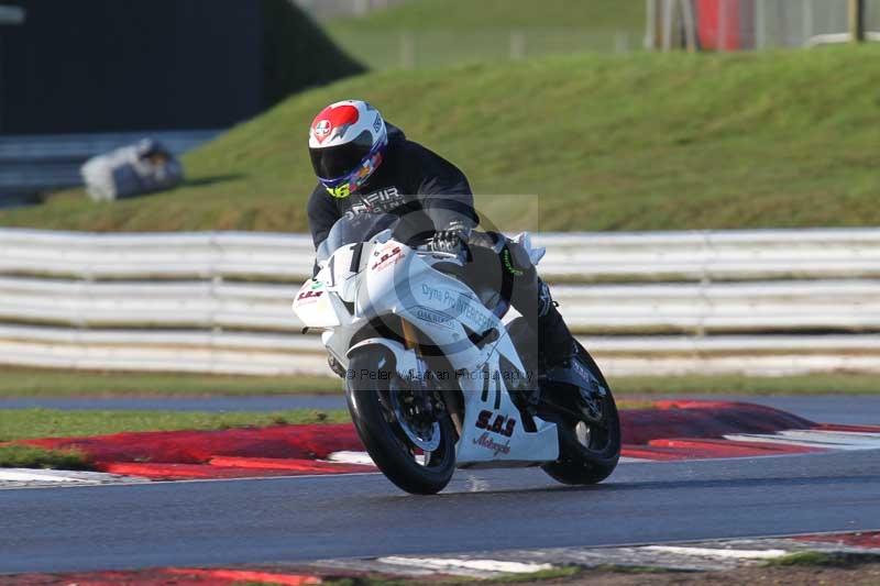 Motorcycle action photographs;Trackday digital images;event digital images;eventdigitalimages;no limits trackday;peter wileman photography;snetterton;snetterton circuit norfolk;snetterton photographs;trackday;trackday photos