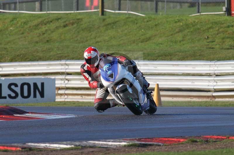 Motorcycle action photographs;Trackday digital images;event digital images;eventdigitalimages;no limits trackday;peter wileman photography;snetterton;snetterton circuit norfolk;snetterton photographs;trackday;trackday photos