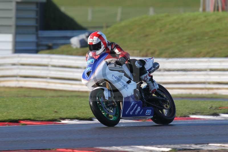 Motorcycle action photographs;Trackday digital images;event digital images;eventdigitalimages;no limits trackday;peter wileman photography;snetterton;snetterton circuit norfolk;snetterton photographs;trackday;trackday photos