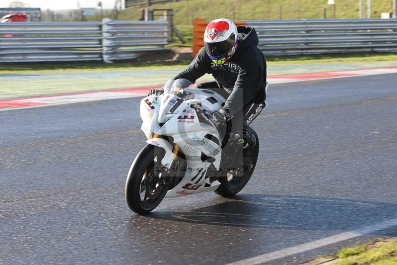 Motorcycle action photographs;Trackday digital images;event digital images;eventdigitalimages;no limits trackday;peter wileman photography;snetterton;snetterton circuit norfolk;snetterton photographs;trackday;trackday photos