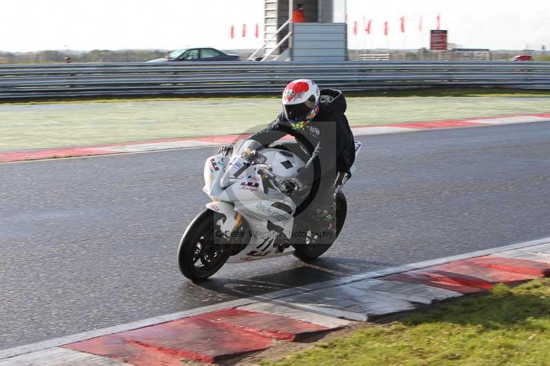 Motorcycle action photographs;Trackday digital images;event digital images;eventdigitalimages;no limits trackday;peter wileman photography;snetterton;snetterton circuit norfolk;snetterton photographs;trackday;trackday photos