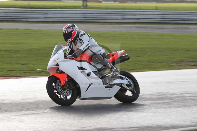 Motorcycle action photographs;Trackday digital images;event digital images;eventdigitalimages;no limits trackday;peter wileman photography;snetterton;snetterton circuit norfolk;snetterton photographs;trackday;trackday photos