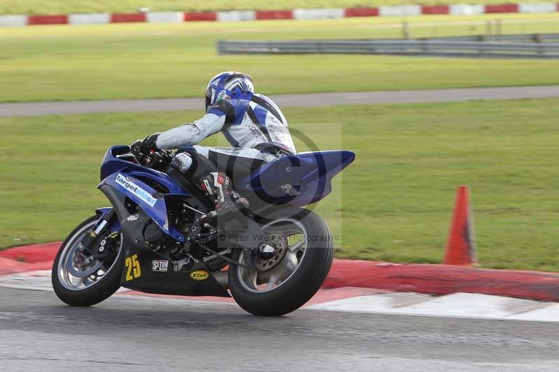 Motorcycle action photographs;Trackday digital images;event digital images;eventdigitalimages;no limits trackday;peter wileman photography;snetterton;snetterton circuit norfolk;snetterton photographs;trackday;trackday photos