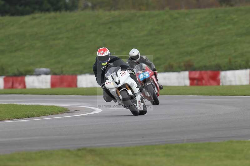 Motorcycle action photographs;Trackday digital images;event digital images;eventdigitalimages;no limits trackday;peter wileman photography;snetterton;snetterton circuit norfolk;snetterton photographs;trackday;trackday photos
