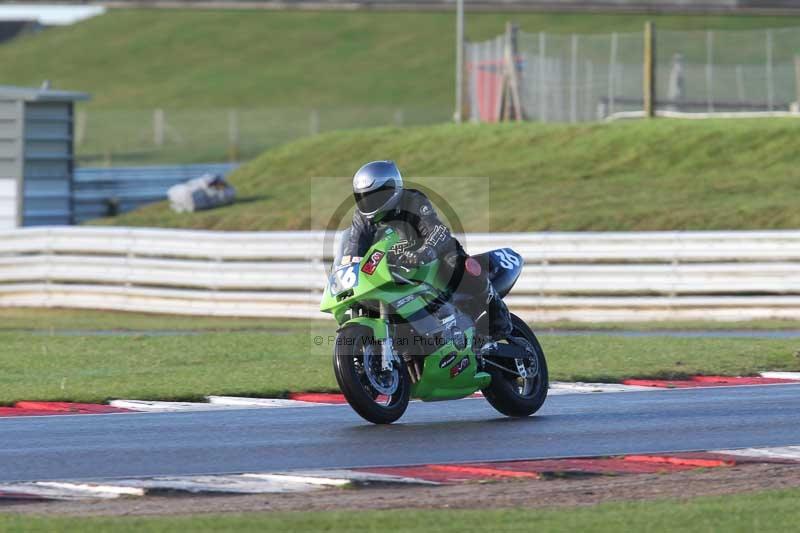 Motorcycle action photographs;Trackday digital images;event digital images;eventdigitalimages;no limits trackday;peter wileman photography;snetterton;snetterton circuit norfolk;snetterton photographs;trackday;trackday photos