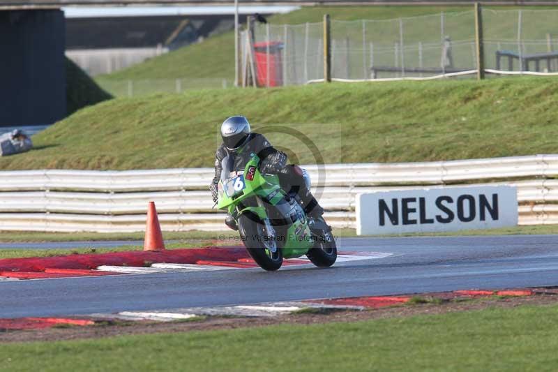 Motorcycle action photographs;Trackday digital images;event digital images;eventdigitalimages;no limits trackday;peter wileman photography;snetterton;snetterton circuit norfolk;snetterton photographs;trackday;trackday photos