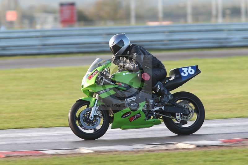 Motorcycle action photographs;Trackday digital images;event digital images;eventdigitalimages;no limits trackday;peter wileman photography;snetterton;snetterton circuit norfolk;snetterton photographs;trackday;trackday photos