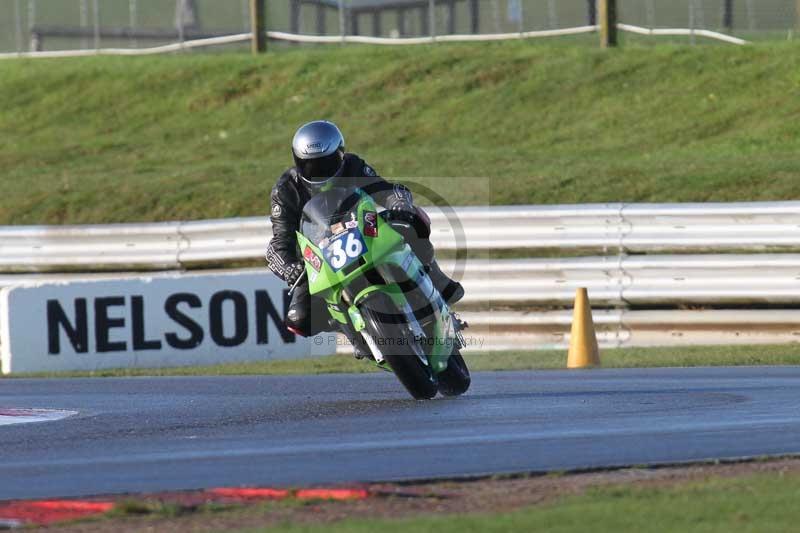 Motorcycle action photographs;Trackday digital images;event digital images;eventdigitalimages;no limits trackday;peter wileman photography;snetterton;snetterton circuit norfolk;snetterton photographs;trackday;trackday photos