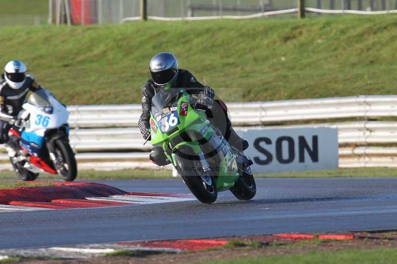 Motorcycle action photographs;Trackday digital images;event digital images;eventdigitalimages;no limits trackday;peter wileman photography;snetterton;snetterton circuit norfolk;snetterton photographs;trackday;trackday photos