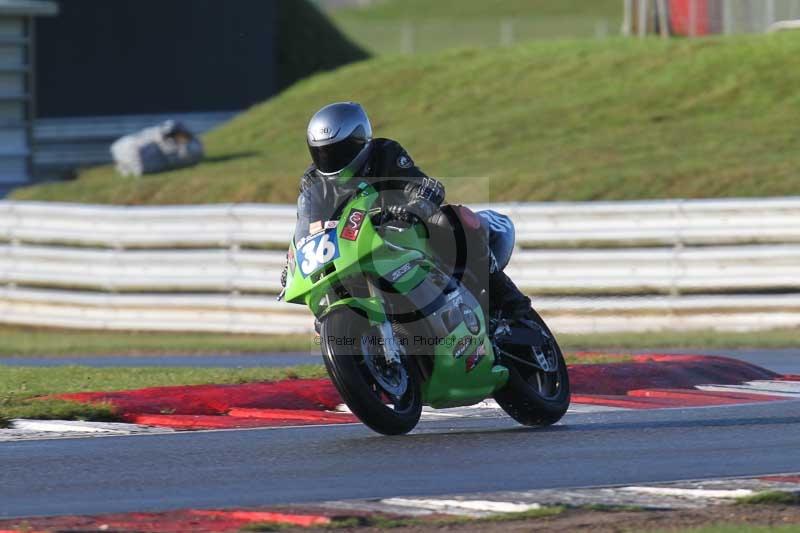 Motorcycle action photographs;Trackday digital images;event digital images;eventdigitalimages;no limits trackday;peter wileman photography;snetterton;snetterton circuit norfolk;snetterton photographs;trackday;trackday photos