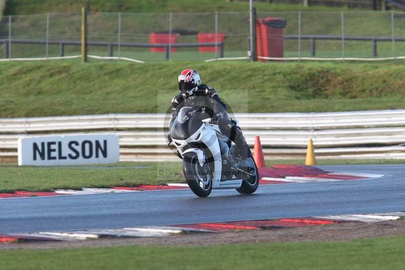 Motorcycle action photographs;Trackday digital images;event digital images;eventdigitalimages;no limits trackday;peter wileman photography;snetterton;snetterton circuit norfolk;snetterton photographs;trackday;trackday photos