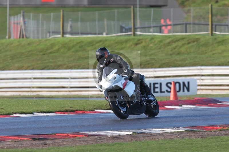 Motorcycle action photographs;Trackday digital images;event digital images;eventdigitalimages;no limits trackday;peter wileman photography;snetterton;snetterton circuit norfolk;snetterton photographs;trackday;trackday photos
