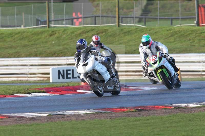 Motorcycle action photographs;Trackday digital images;event digital images;eventdigitalimages;no limits trackday;peter wileman photography;snetterton;snetterton circuit norfolk;snetterton photographs;trackday;trackday photos