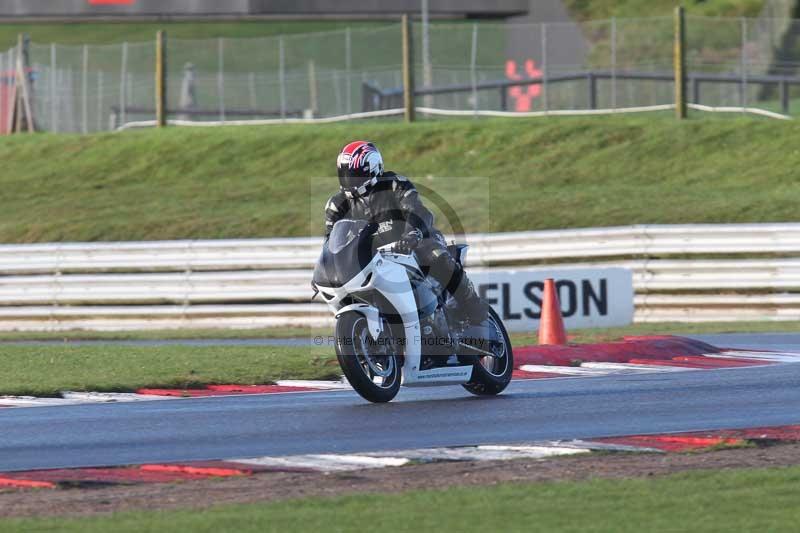 Motorcycle action photographs;Trackday digital images;event digital images;eventdigitalimages;no limits trackday;peter wileman photography;snetterton;snetterton circuit norfolk;snetterton photographs;trackday;trackday photos