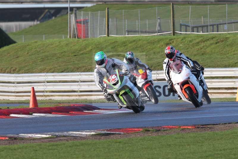 Motorcycle action photographs;Trackday digital images;event digital images;eventdigitalimages;no limits trackday;peter wileman photography;snetterton;snetterton circuit norfolk;snetterton photographs;trackday;trackday photos