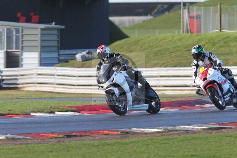 Motorcycle action photographs;Trackday digital images;event digital images;eventdigitalimages;no limits trackday;peter wileman photography;snetterton;snetterton circuit norfolk;snetterton photographs;trackday;trackday photos