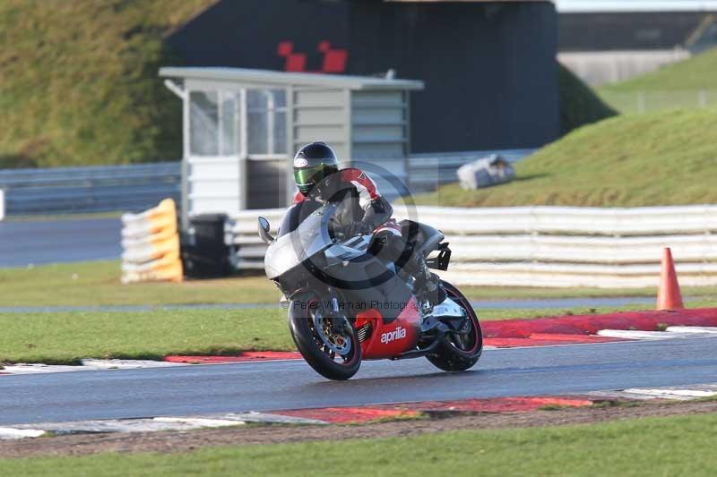 Motorcycle action photographs;Trackday digital images;event digital images;eventdigitalimages;no limits trackday;peter wileman photography;snetterton;snetterton circuit norfolk;snetterton photographs;trackday;trackday photos