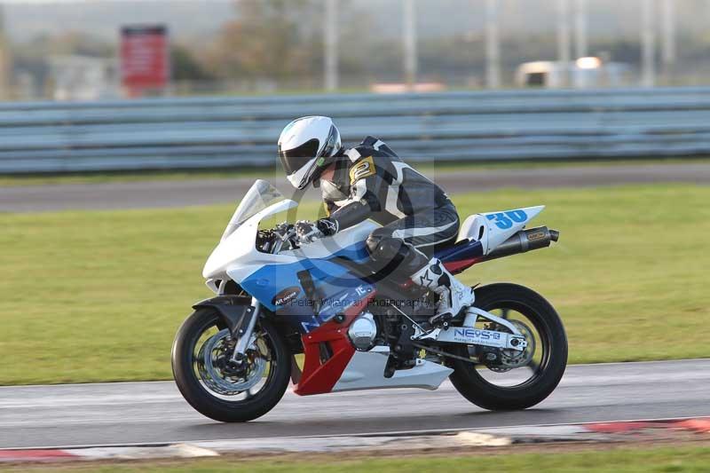 Motorcycle action photographs;Trackday digital images;event digital images;eventdigitalimages;no limits trackday;peter wileman photography;snetterton;snetterton circuit norfolk;snetterton photographs;trackday;trackday photos