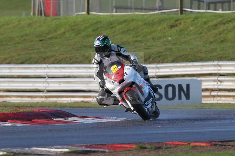 Motorcycle action photographs;Trackday digital images;event digital images;eventdigitalimages;no limits trackday;peter wileman photography;snetterton;snetterton circuit norfolk;snetterton photographs;trackday;trackday photos