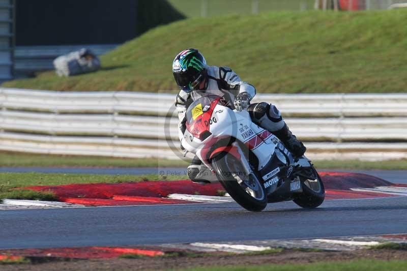 Motorcycle action photographs;Trackday digital images;event digital images;eventdigitalimages;no limits trackday;peter wileman photography;snetterton;snetterton circuit norfolk;snetterton photographs;trackday;trackday photos