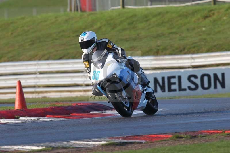 Motorcycle action photographs;Trackday digital images;event digital images;eventdigitalimages;no limits trackday;peter wileman photography;snetterton;snetterton circuit norfolk;snetterton photographs;trackday;trackday photos