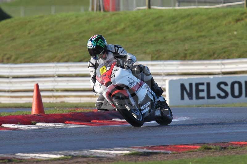 Motorcycle action photographs;Trackday digital images;event digital images;eventdigitalimages;no limits trackday;peter wileman photography;snetterton;snetterton circuit norfolk;snetterton photographs;trackday;trackday photos