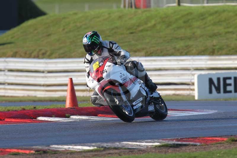 Motorcycle action photographs;Trackday digital images;event digital images;eventdigitalimages;no limits trackday;peter wileman photography;snetterton;snetterton circuit norfolk;snetterton photographs;trackday;trackday photos