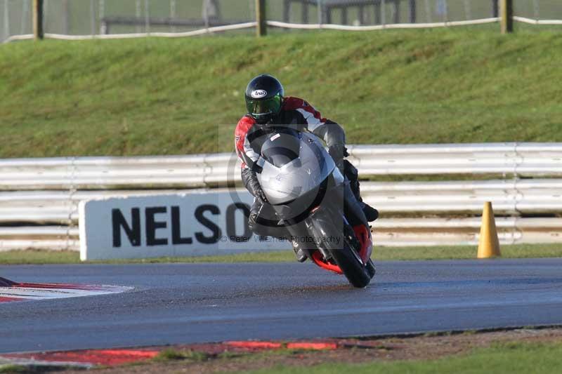 Motorcycle action photographs;Trackday digital images;event digital images;eventdigitalimages;no limits trackday;peter wileman photography;snetterton;snetterton circuit norfolk;snetterton photographs;trackday;trackday photos