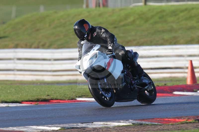 Motorcycle action photographs;Trackday digital images;event digital images;eventdigitalimages;no limits trackday;peter wileman photography;snetterton;snetterton circuit norfolk;snetterton photographs;trackday;trackday photos
