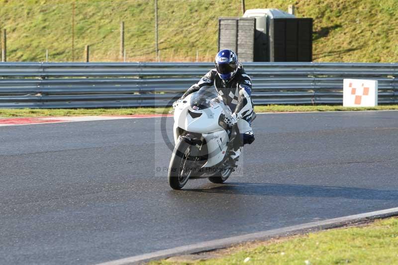 Motorcycle action photographs;Trackday digital images;event digital images;eventdigitalimages;no limits trackday;peter wileman photography;snetterton;snetterton circuit norfolk;snetterton photographs;trackday;trackday photos