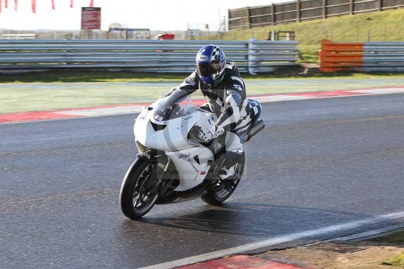 Motorcycle action photographs;Trackday digital images;event digital images;eventdigitalimages;no limits trackday;peter wileman photography;snetterton;snetterton circuit norfolk;snetterton photographs;trackday;trackday photos