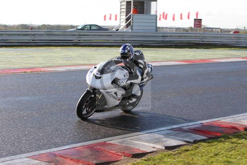 Motorcycle action photographs;Trackday digital images;event digital images;eventdigitalimages;no limits trackday;peter wileman photography;snetterton;snetterton circuit norfolk;snetterton photographs;trackday;trackday photos