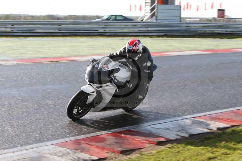 Motorcycle action photographs;Trackday digital images;event digital images;eventdigitalimages;no limits trackday;peter wileman photography;snetterton;snetterton circuit norfolk;snetterton photographs;trackday;trackday photos