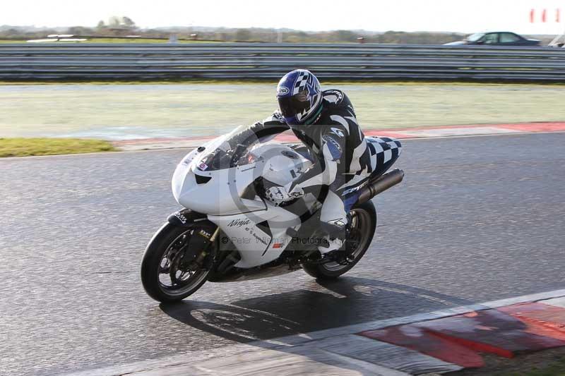 Motorcycle action photographs;Trackday digital images;event digital images;eventdigitalimages;no limits trackday;peter wileman photography;snetterton;snetterton circuit norfolk;snetterton photographs;trackday;trackday photos