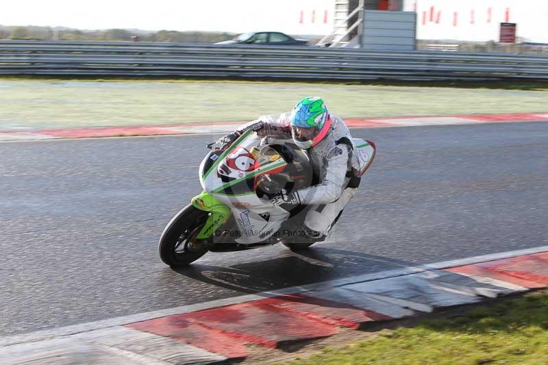 Motorcycle action photographs;Trackday digital images;event digital images;eventdigitalimages;no limits trackday;peter wileman photography;snetterton;snetterton circuit norfolk;snetterton photographs;trackday;trackday photos