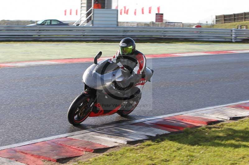 Motorcycle action photographs;Trackday digital images;event digital images;eventdigitalimages;no limits trackday;peter wileman photography;snetterton;snetterton circuit norfolk;snetterton photographs;trackday;trackday photos