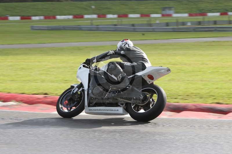 Motorcycle action photographs;Trackday digital images;event digital images;eventdigitalimages;no limits trackday;peter wileman photography;snetterton;snetterton circuit norfolk;snetterton photographs;trackday;trackday photos