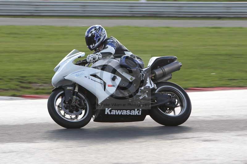 Motorcycle action photographs;Trackday digital images;event digital images;eventdigitalimages;no limits trackday;peter wileman photography;snetterton;snetterton circuit norfolk;snetterton photographs;trackday;trackday photos
