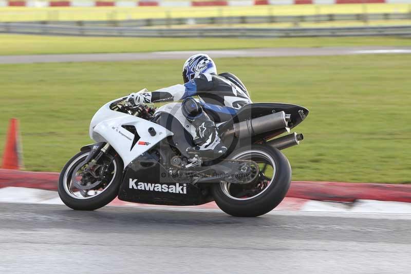 Motorcycle action photographs;Trackday digital images;event digital images;eventdigitalimages;no limits trackday;peter wileman photography;snetterton;snetterton circuit norfolk;snetterton photographs;trackday;trackday photos